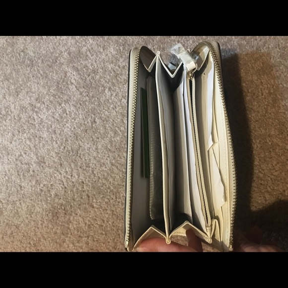 Authentic Kate Spade handbag w/brand new wallet - Picture 7 of 8